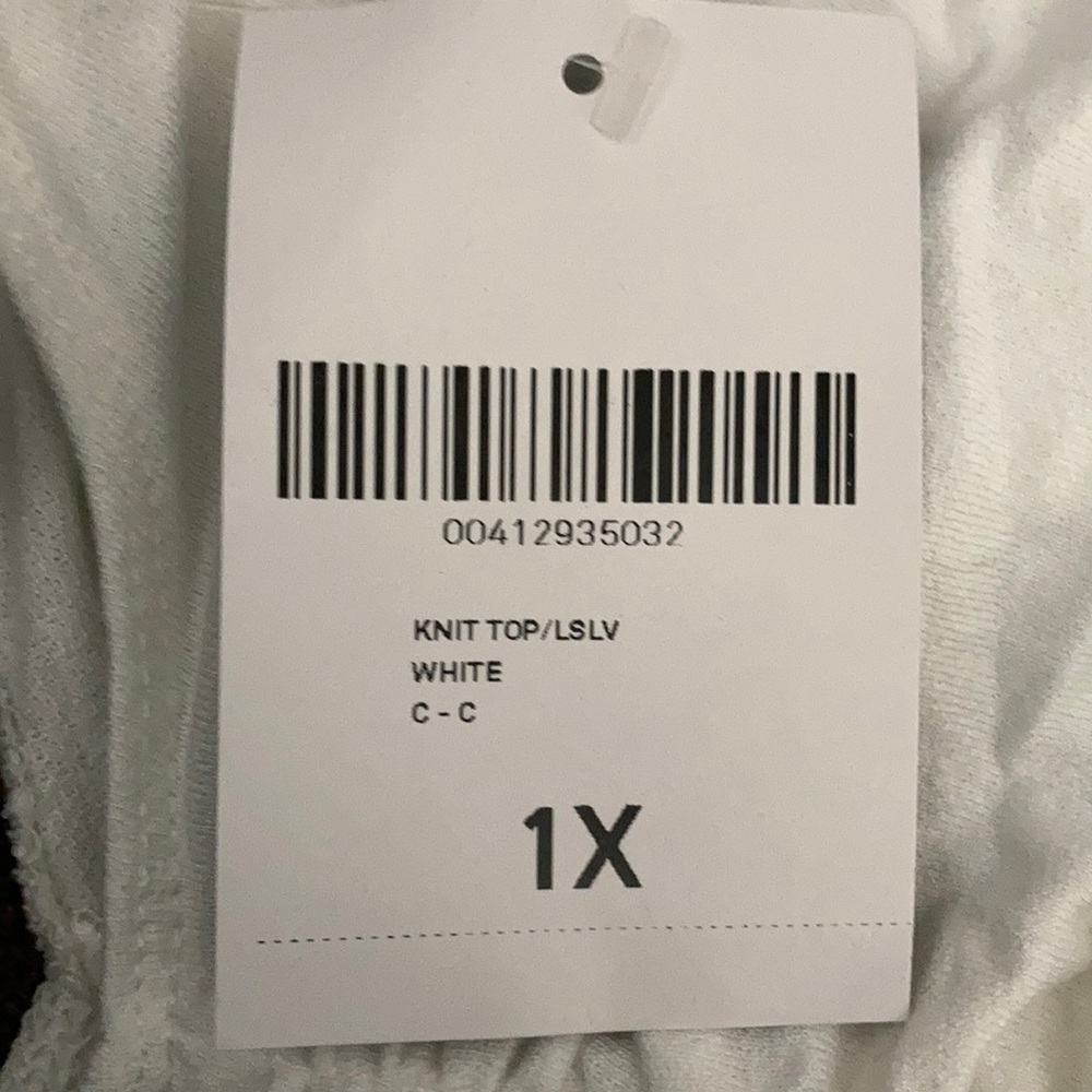 Cute white Crop Top Long sleeve🤍 - Picture 2 of 3